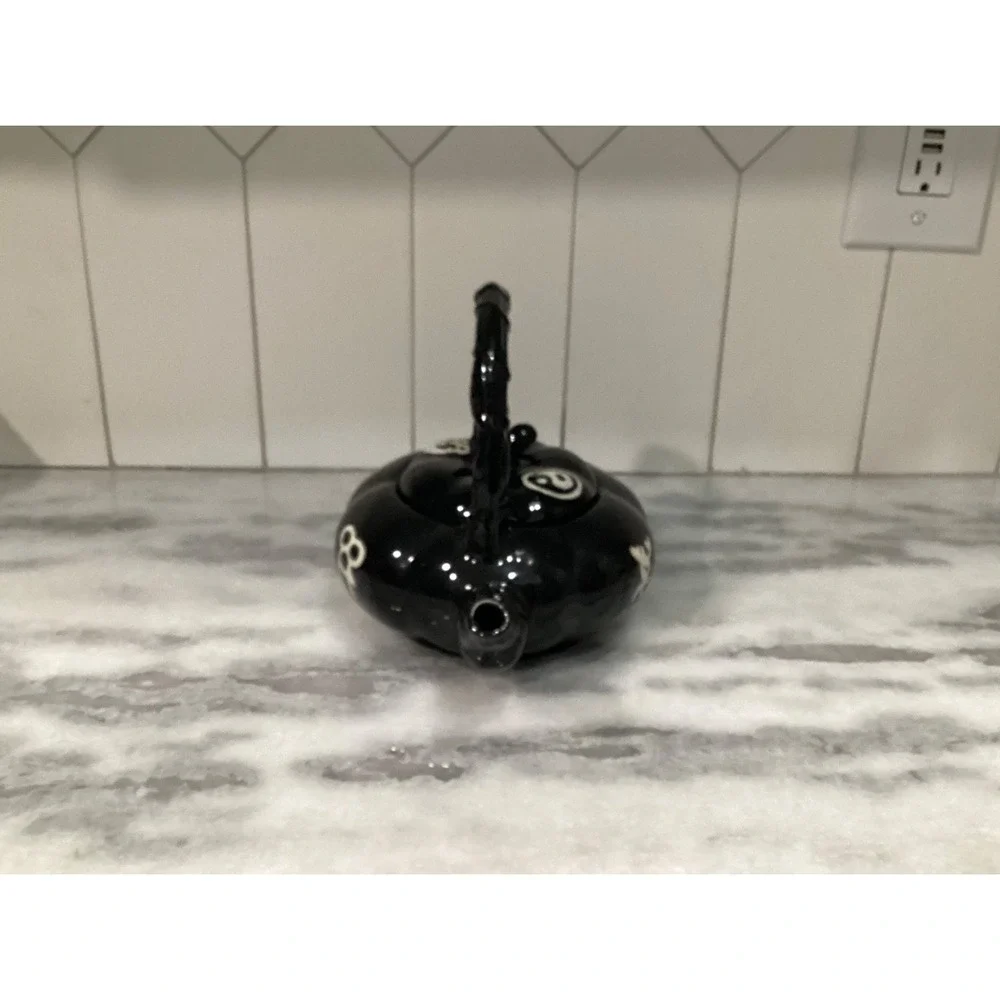 VINTAGE Asian Tea Pot ~ Porcelain Black‎ Chinese